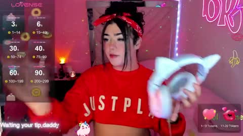 Snapshot of michellevanss22 chatting on April 2026 04:30:01 AM online show from April 2026 04:30:01 AM