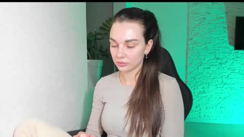 Michellee online show from October 2025 03:57:02 PM