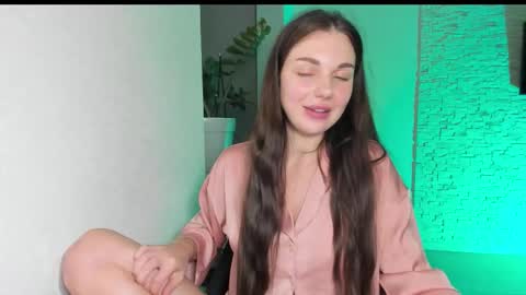 Michellee online show from October 2025 06:10:02 PM