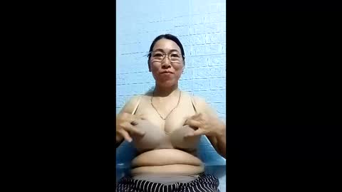 Snapshot of mickye00 chatting on May 2026 10:04:02 PM Miky online show from May 2026 10:04:02 PM