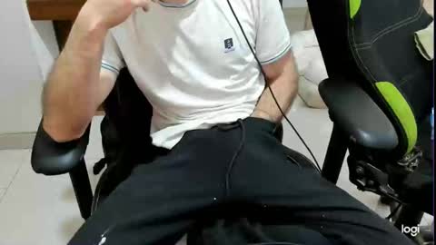microfama00 online show from April 2026 09:52:02 AM