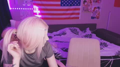 Snapshot of midnight_memories chatting on February 2026 01:46:01 AM Kai and Angel online show from February 2026 01:46:01 AM