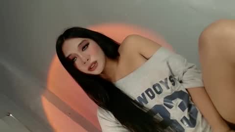 Snapshot of midnightdesire28 chatting on May 2026 01:40:02 PM Call me Yhana online show from May 2026 01:40:02 PM