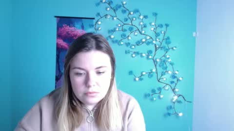 Mariana online show from October 2025 12:30:01 PM