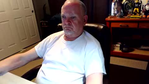 midwestdad09 online show from April 2026 11:26:01 PM