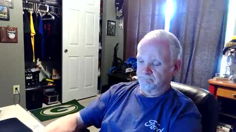 Snapshot of midwestdad09 chatting on April 2026 09:18:02 PM midwestdad09 online show from April 2026 09:18:02 PM