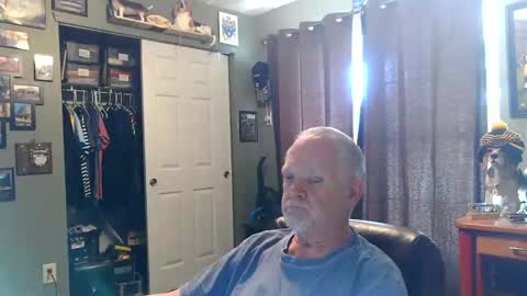 Snapshot of midwestdad09 chatting on April 2026 06:32:02 PM midwestdad09 online show from April 2026 06:32:02 PM