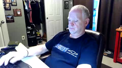 Snapshot of midwestdad09 chatting on April 2026 10:57:02 AM midwestdad09 online show from April 2026 10:57:02 AM