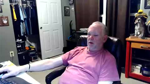 Snapshot of midwestdad09 chatting on May 2026 08:20:01 AM midwestdad09 online show from May 2026 08:20:01 AM