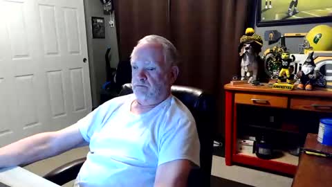 Snapshot of midwestdad09 chatting on May 2026 08:54:01 AM midwestdad09 online show from May 2026 08:54:01 AM