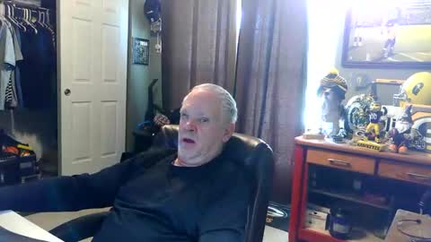 Snapshot of midwestdad09 chatting on May 2026 05:29:02 PM midwestdad09 online show from May 2026 05:29:02 PM
