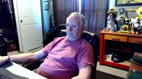 Snapshot of midwestdad09 chatting on May 2026 02:13:02 PM midwestdad09 online show from May 2026 02:13:02 PM