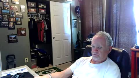 Snapshot of midwestdad09 chatting on May 2026 06:27:02 PM midwestdad09 online show from May 2026 06:27:02 PM