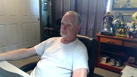 midwestdad09 online show from June 2026 06:44:01 PM