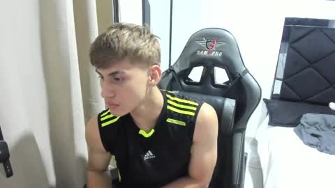 Snapshot of miguel_hz chatting on May 2026 12:06:02 AM Miguel Hernandez online show from May 2026 12:06:02 AM