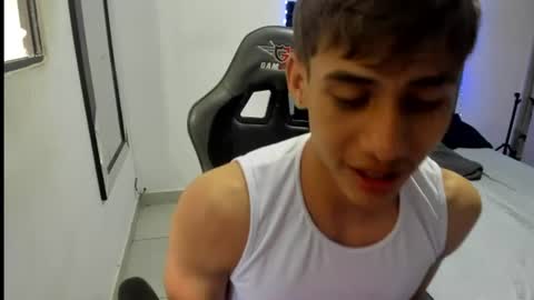 Snapshot of miguel_hz chatting on July 2026 07:39:01 PM Miguel Hernandez online show from July 2026 07:39:01 PM
