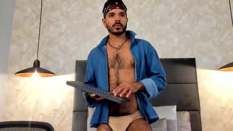 Snapshot of miguelsanfrancisco chatting on November 2025 06:18:01 PM miguelsanfrancisco online show from November 2025 06:18:01 PM