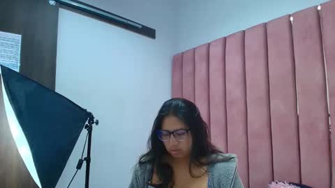 Miha online show from December 2025 03:26:02 AM