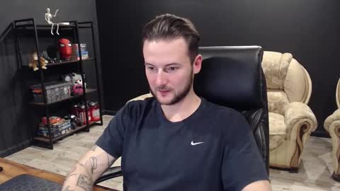 Misha Winchester online show from November 2025 02:50:01 PM