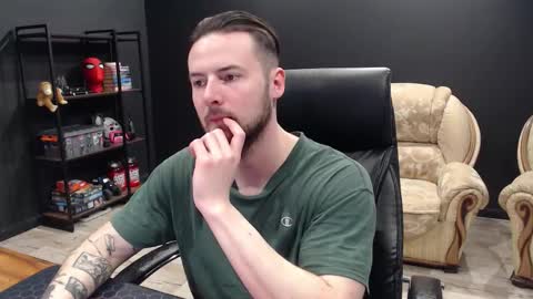 Snapshot of mihasikd chatting on February 2026 09:39:02 AM Misha Winchester online show from February 2026 09:39:02 AM