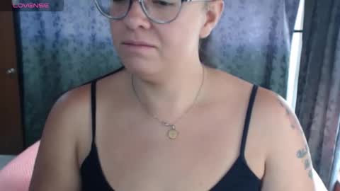 Snapshot of miia_big1boobs chatting on May 2026 04:49:02 PM miia big1boobs online show from May 2026 04:49:02 PM