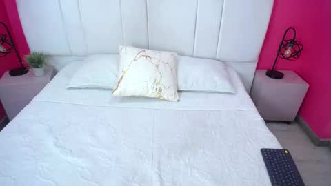 Snapshot of miia_colliins__ chatting on September 2025 12:40:01 PM Miia colliins online show from September 2025 12:40:01 PM