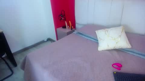 Snapshot of miia_colliins__ chatting on September 2025 01:24:02 PM Miia colliins online show from September 2025 01:24:02 PM