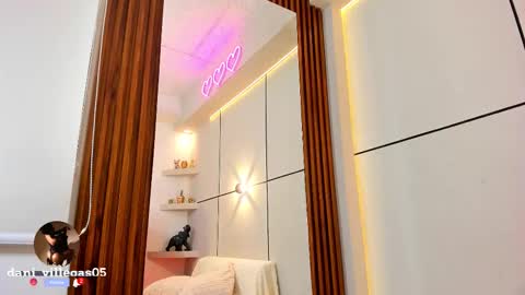    online show from October 2025 01:32:01 PM