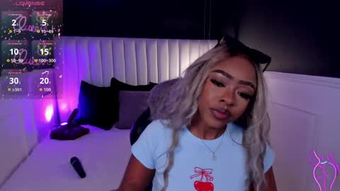 Miia Schwarz  online show from April 2026 11:53:02 PM