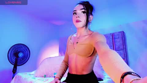 Snapshot of miia_sophia chatting on December 2025 08:40:02 AM online show from December 2025 08:40:02 AM