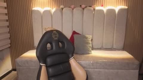 miiaa_evans1 online show from February 2026 08:29:02 PM