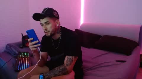 Mia and Liam online show from January 2025 04:50:01 AM