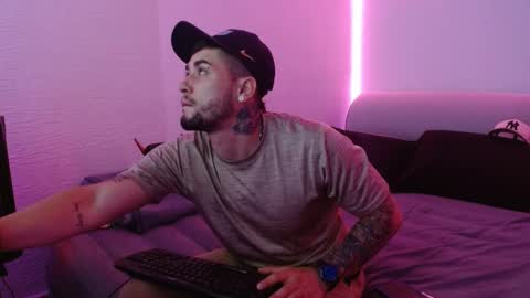 Mia and Liam online show from January 2025 05:05:02 AM