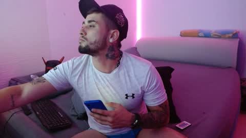 Mia and Liam online show from January 2025 07:52:02 AM