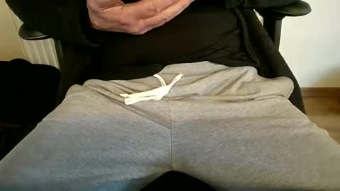 mik online show from November 2025 09:53:01 AM