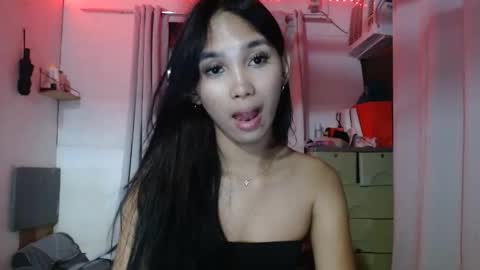 Snapshot of mika_cora chatting on May 2026 12:21:01 PM MIKA online show from May 2026 12:21:01 PM