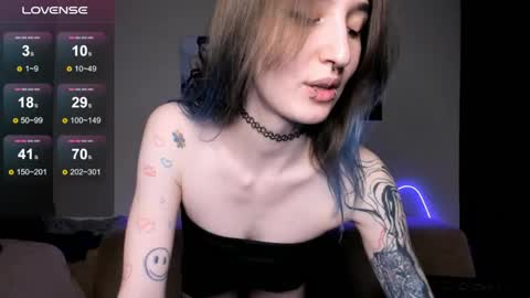 Snapshot of mika_reid chatting on May 2026 09:00:01 PM Mika online show from May 2026 09:00:01 PM