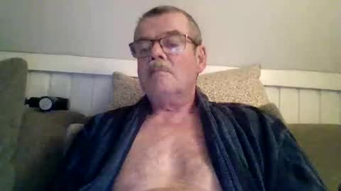 mikael42 online show from April 2026 06:14:02 PM