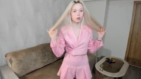 Angel girl online show from November 2025 07:49:02 PM