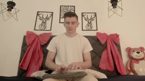 mikael online show from February 2025 04:47:01 AM