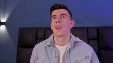 mikael online show from November 2025 04:23:02 AM