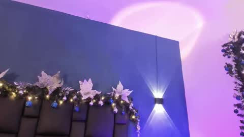 mikael online show from December 2025 05:04:02 AM