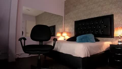 Snapshot of mike2_wills chatting on December 2024 05:28:02 AM Mike2 wills online show from December 2024 05:28:02 AM