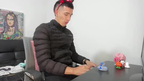 mike3xxx online show from November 2025 08:05:02 AM