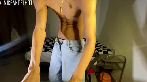 Mike Pineapple online show from December 2025 07:29:02 PM