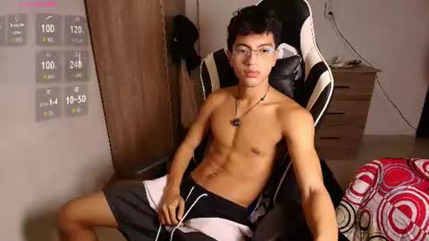 Snapshot of mike_pineapple chatting on July 2026 03:53:02 AM Mike Pineapple online show from July 2026 03:53:02 AM