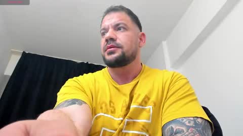 Snapshot of mikebigboy31 chatting on May 2026 04:09:02 AM Mike online show from May 2026 04:09:02 AM