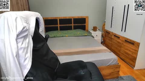 Mike    online show from November 2025 01:35:02 PM