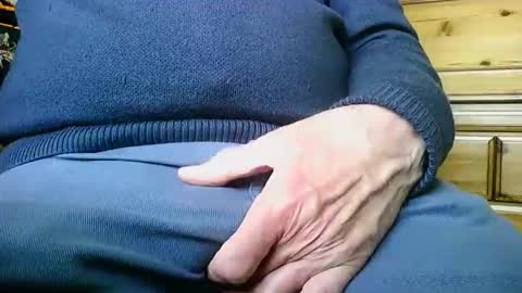Snapshot of mikeybed chatting on April 2026 11:37:01 AM mikeybed online show from April 2026 11:37:01 AM