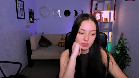 Snapshot of miki_nikki chatting on April 2026 05:43:01 AM Miki online show from April 2026 05:43:01 AM